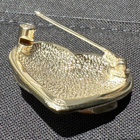 Chanel 22B GOLD HEART CC LOGO SMALL BROOCH CHARM PIN. - Picture 7 of 15